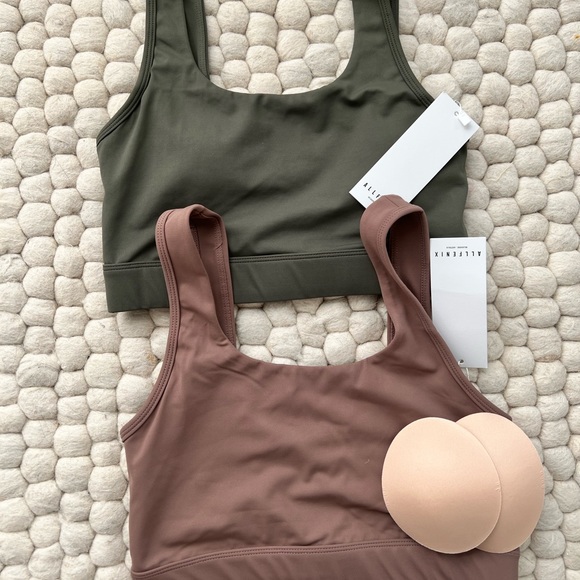 Vici dolls in motion sports bras - Picture 2 of 4